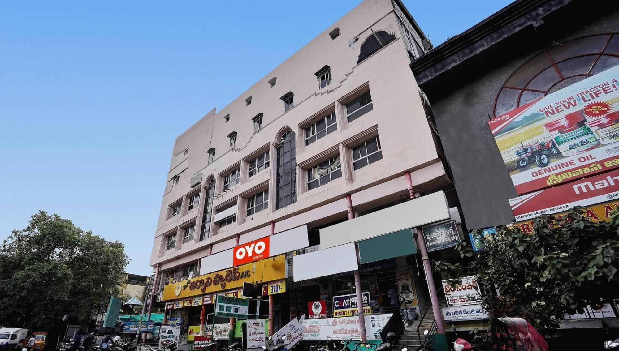 OYO 84911 Sai Krishna Paradise Vijayawāda Exterior foto