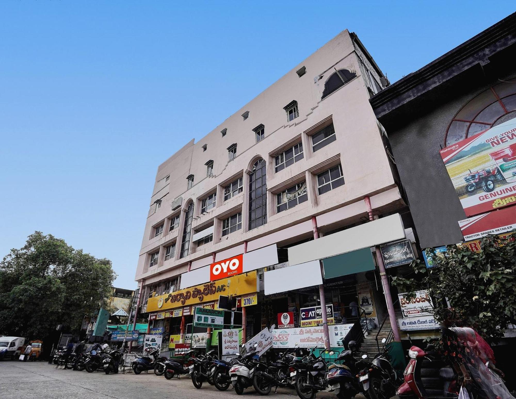 OYO 84911 Sai Krishna Paradise Vijayawāda Exterior foto