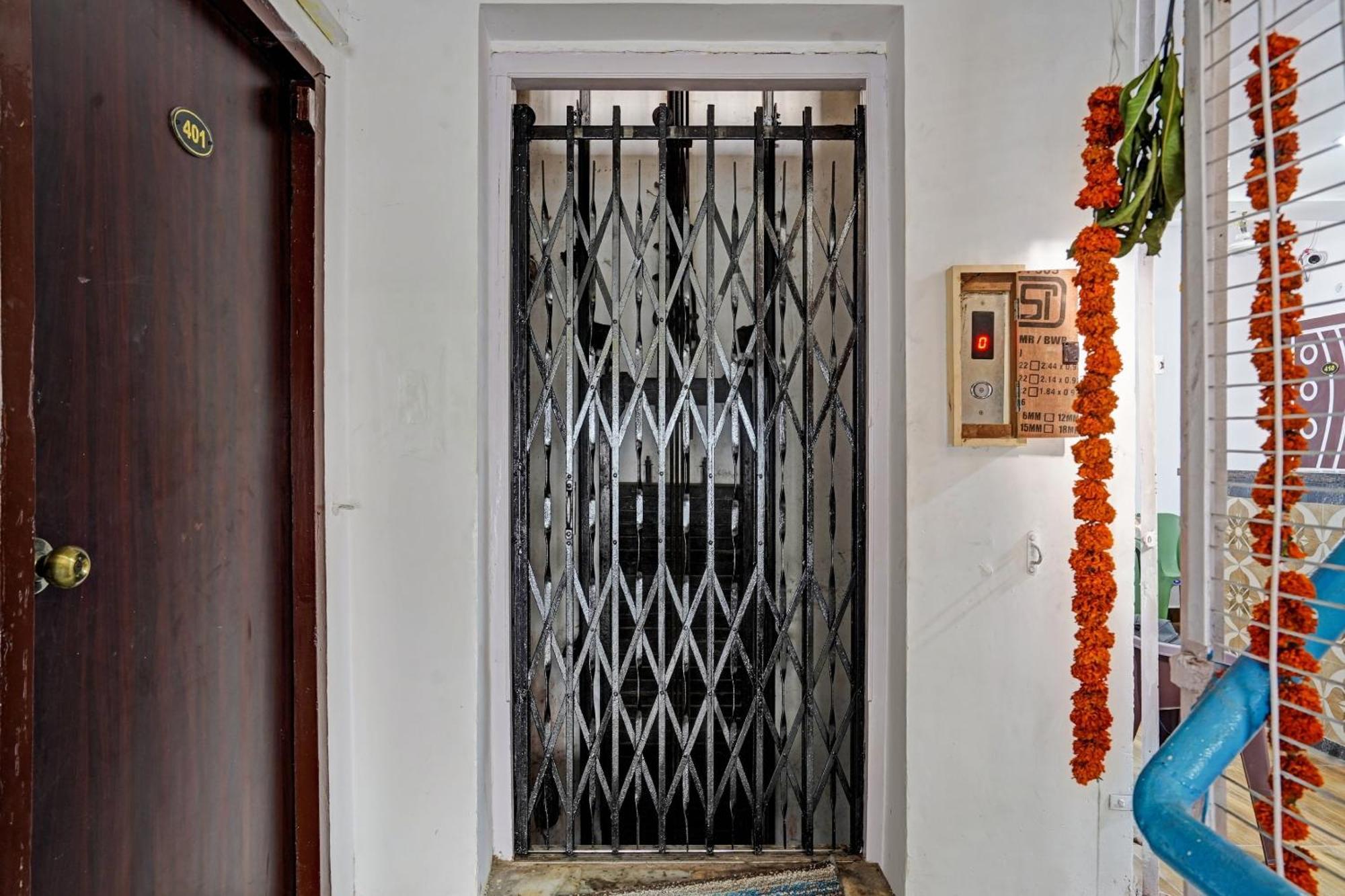 OYO 84911 Sai Krishna Paradise Vijayawāda Exterior foto